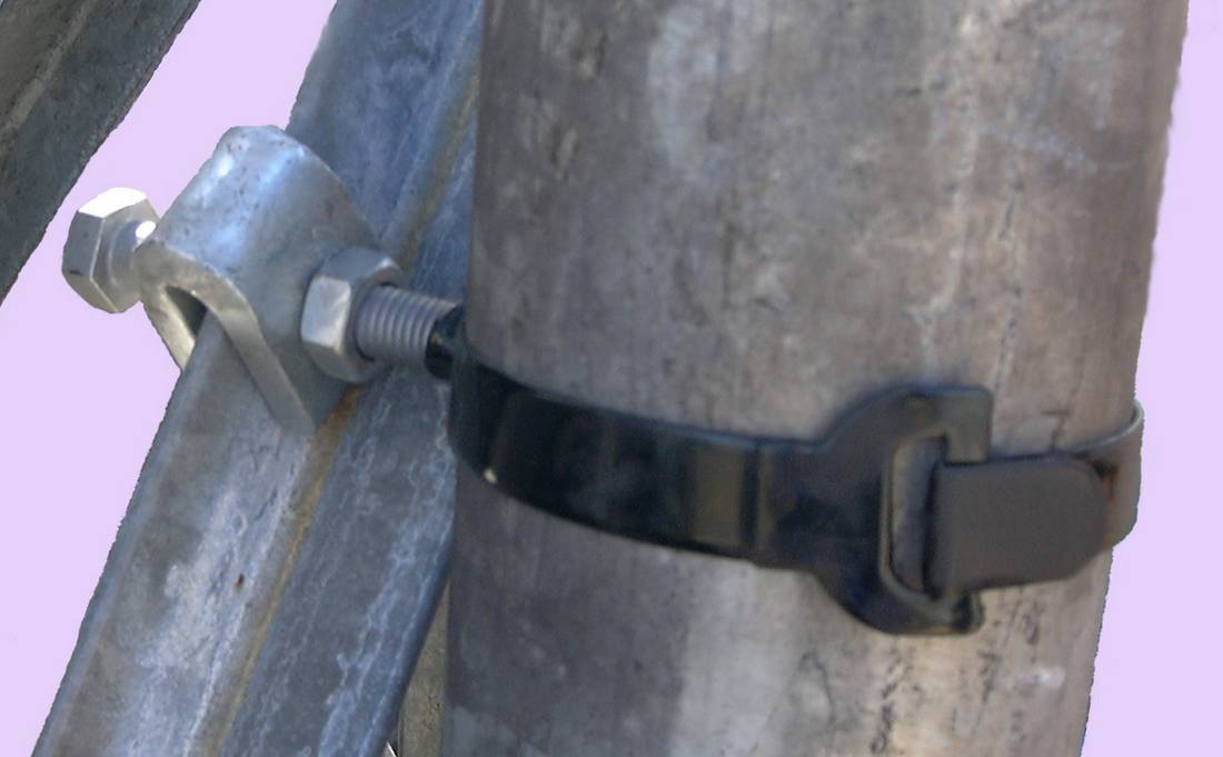 Abrazadera flexible de sujeción de tubo